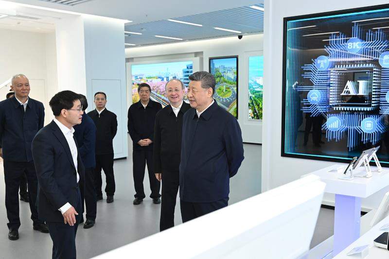 时政微观察丨奋斗，铸就欣欣向荣的中国