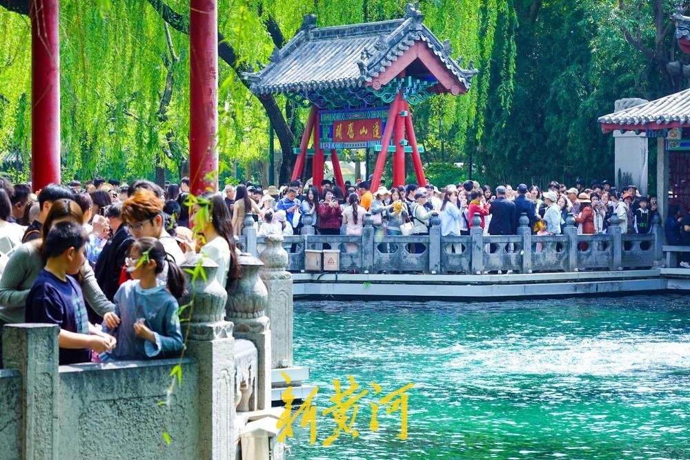 趵突泉公园全面取缔未经允许商拍，泉畔赏泉体验再升级