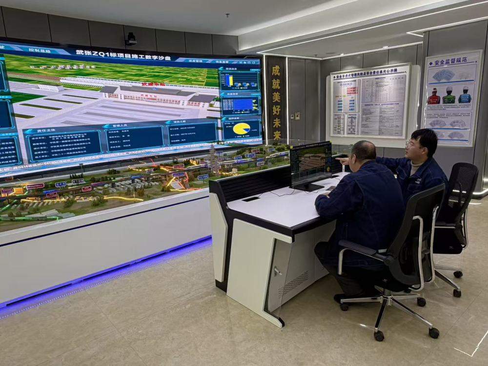 青春正当燃！兰张高铁的“数智脊梁”