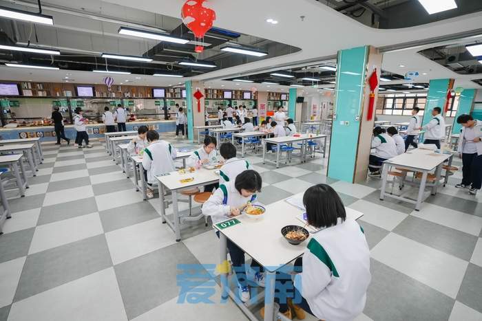 “高中建设得跟大学差不多” 济南寄宿制高中的“全人教育”趋势