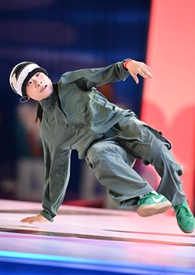 山东姑娘郭朴获霹雳舞世锦赛冠军创造历史