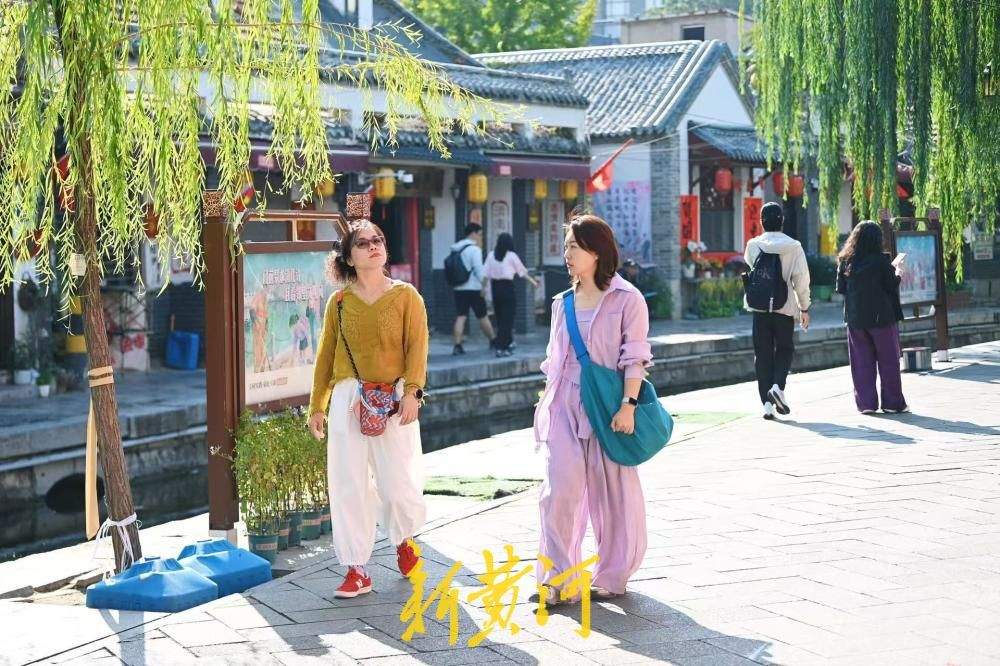 国庆假期收官热度不退 济南明府城秋韵引客畅游