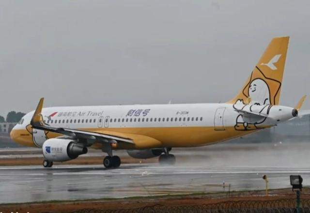 国内首次!空姐上班不再穿高跟鞋 常穿高跟鞋会伤膝盖、伤腰