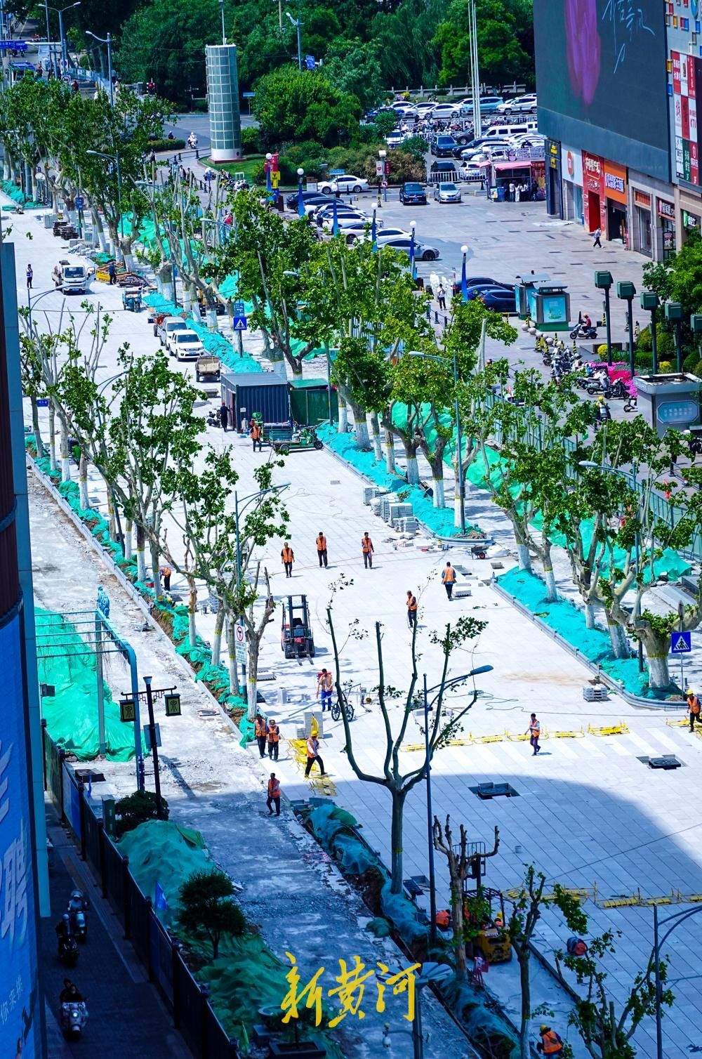 济南泉城路西段新石板铺装初具规模  道路全线风格即将统一