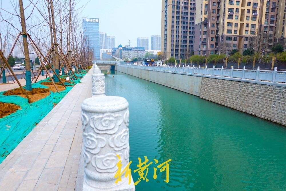 济南东泺河变身“诗词长廊”,二安文化刻上护栏