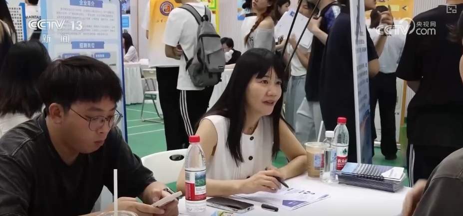 就业市场供需两旺 新职业向“数”向“新”招聘凸显“智能+”