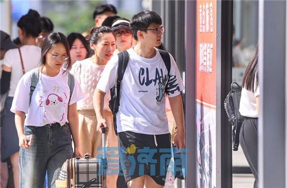 济南站端午增开菏泽、青威等方向临客98趟，预计发送旅客115万人次