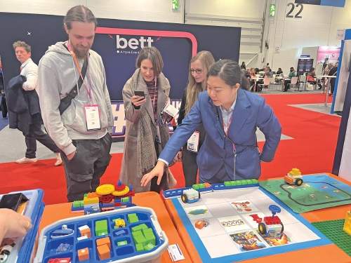 以展会为媒，用实效说话！“济南造”教育机器人卖到了海外