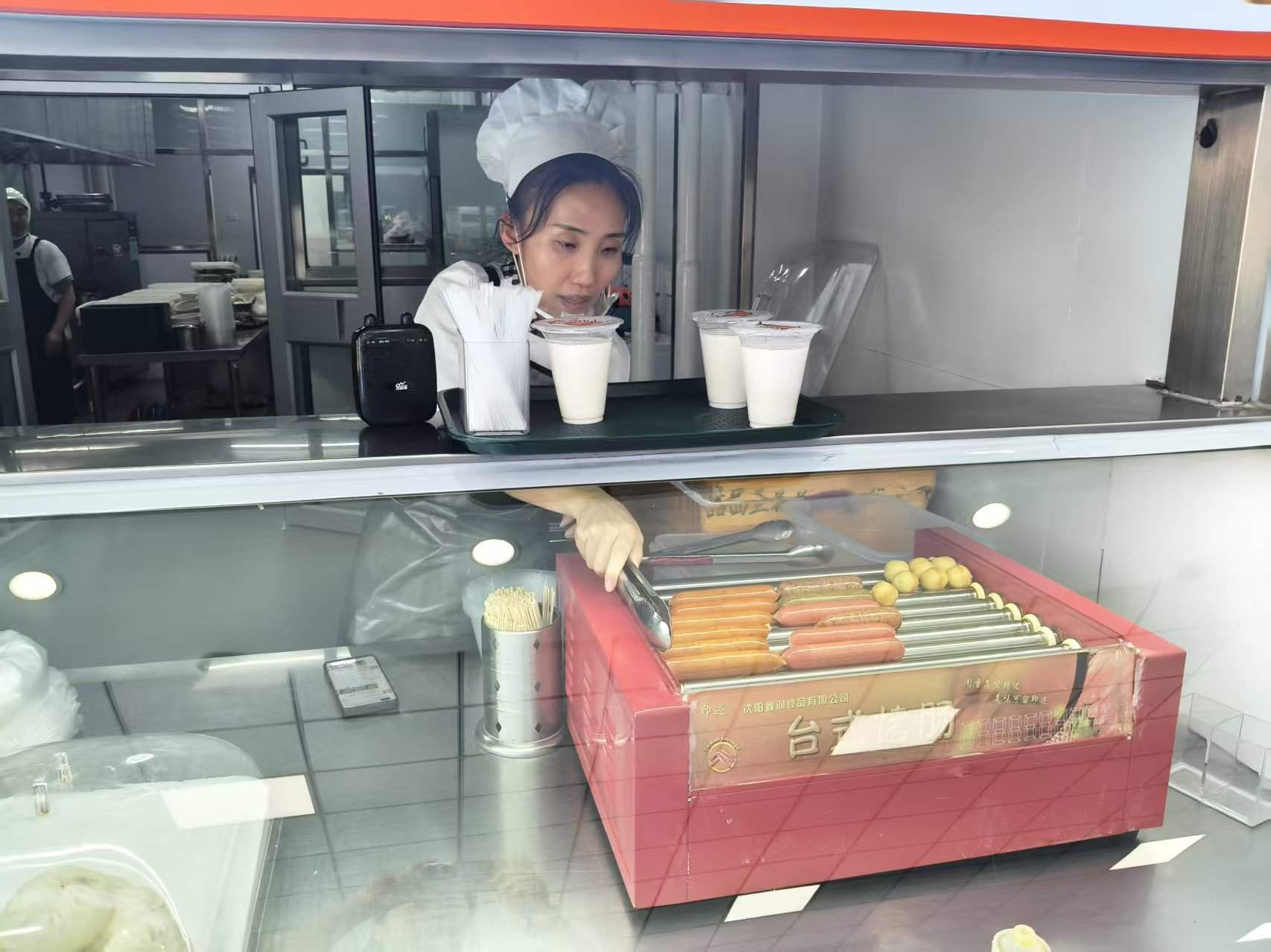 延边大学食堂阿姨婉拒采访:只想安心做饭