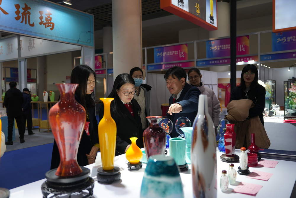 逾万件“山东手造”工艺品荟萃一堂！2025山东工艺美术博览会启幕