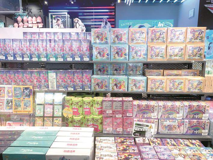 三寸动漫小卡让小学生消费成瘾 被倒卖至数千元