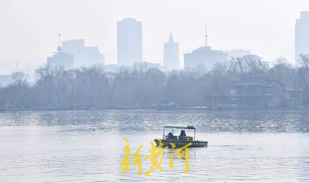 一年四季 泉在济南丨冬日暖阳短暂回归，市民大明湖畔享惬意时光