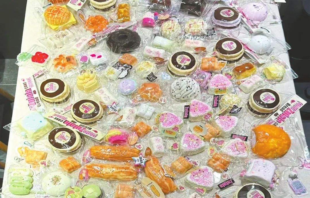 这种“解压神器”却多是“三无”产品，捏得“闻”不得