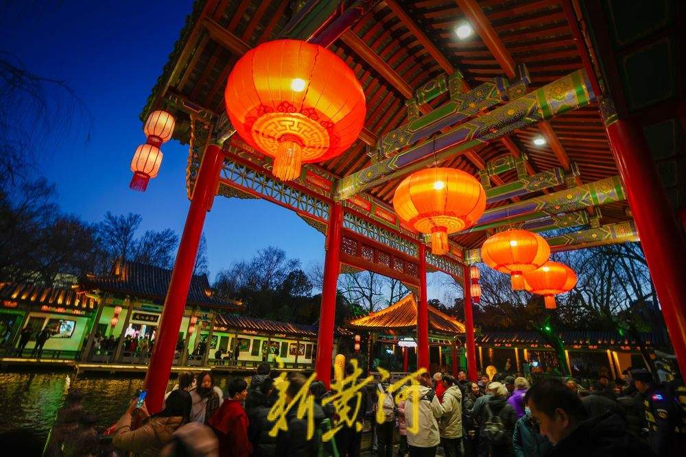 “泉”在济南过大年｜正月十五花灯俏，璀璨泉城迎客潮