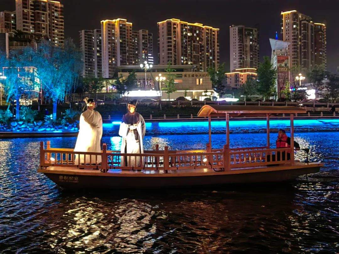 财经加点“言”｜“五一”的数据出来了，有点“怪”……