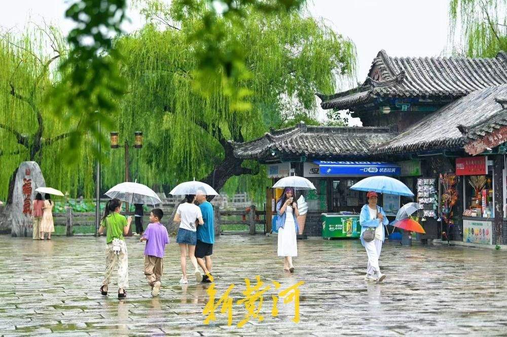 雨中逛济南大明湖 步步皆是初秋凉意