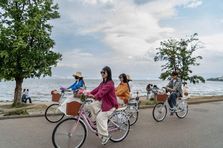 “两山”理念改变中国引领时代