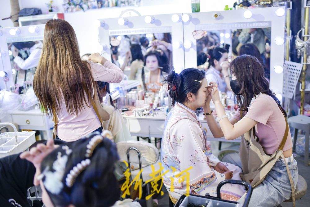 一年四季 泉在济南｜“国潮风”解锁新消费，国风写真预约火爆