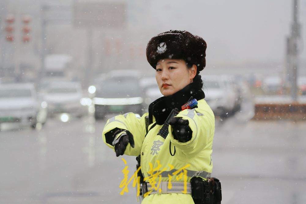 “闻”雪而动，济南交警全力保障雪中交通秩序