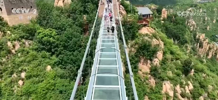 亲水纳凉带动暑期文旅消费升温 细分文旅业态让“到此一游”变“旅居慢享”