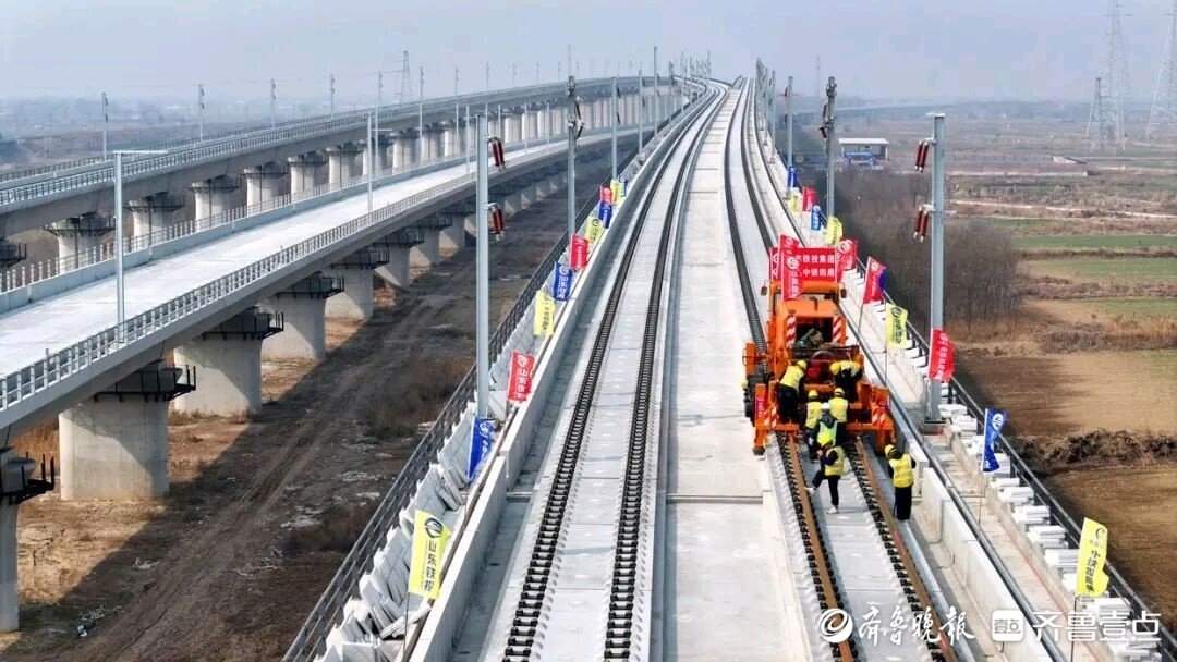 济滨高铁全线铺轨，“轨道上的都市圈”加速成形