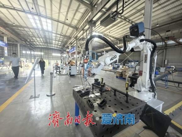 给焊接装上“眼和脑”——济南新“机”遇系列报道之具身智能焊接篇