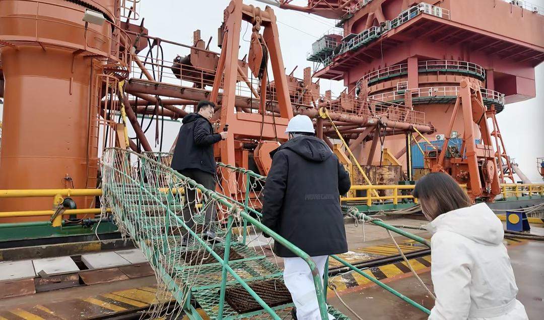 新春走基层丨寒夜锚地,他们给万吨巨轮“供底气”