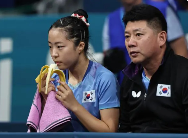 CPU干烧了！申裕斌被陈梦打得上头冰袋冷却 赛场一心炫饭