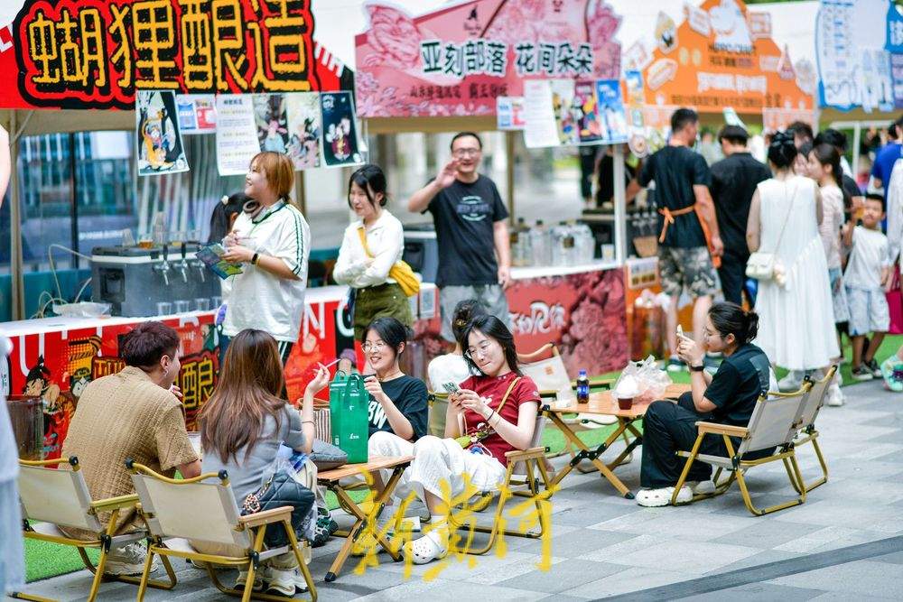 商场里的露天市集 “饮”燃夏日消费新热点