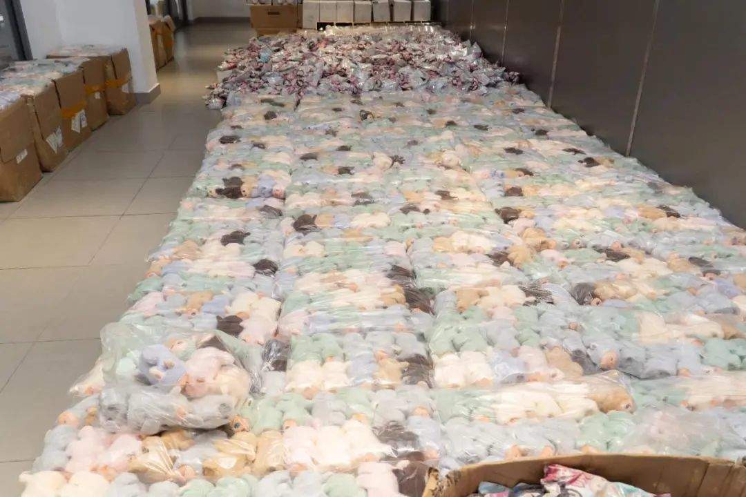 Labubu让人疯狂，“假布布”让人抓狂！