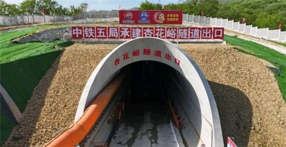 穿山越岭连十站，济枣高铁破局山东南下之路