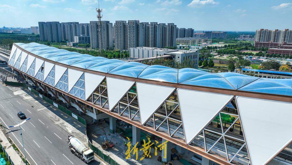 地铁8号线高架车站上新装