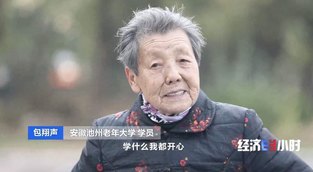 “银发族”爱上校园生活 老年大学一“位”难求