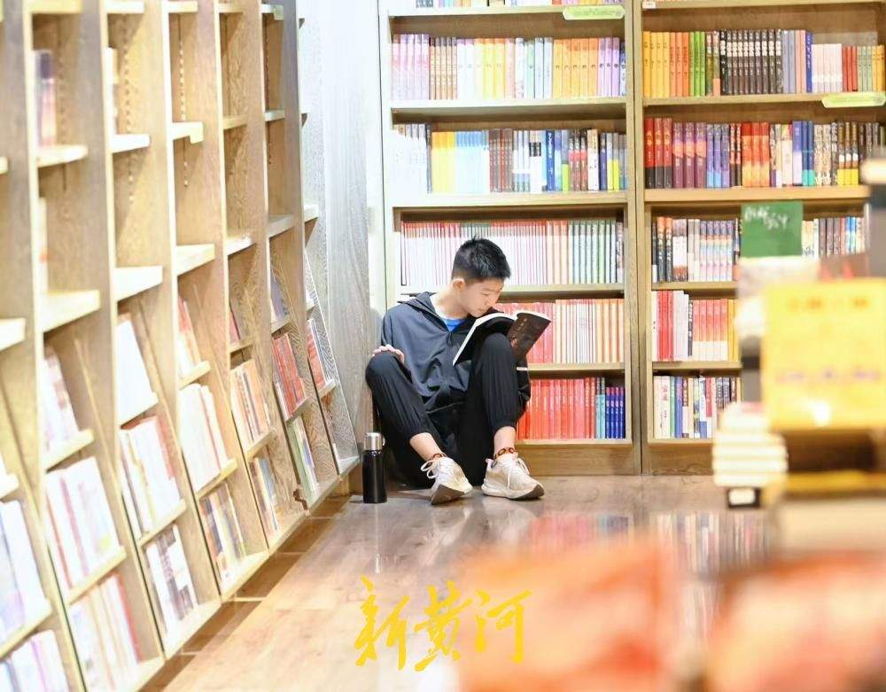 开学在即，山东书城掀起购书热潮