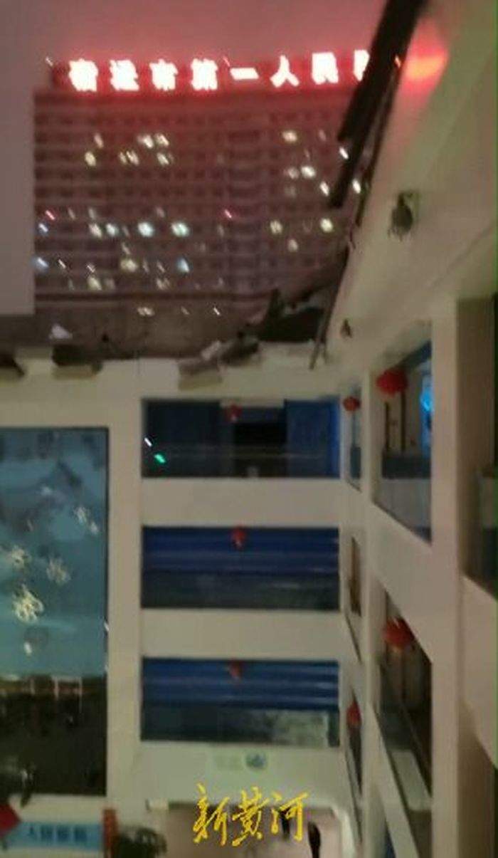 江苏宿迁一医院门诊大厅垮塌 疑因极端恶劣天气所致