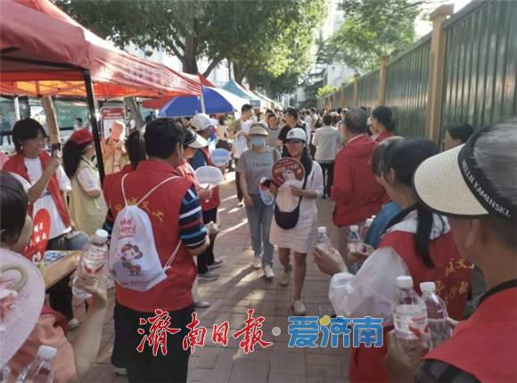 暖心护考 志愿同行 泉城义工倾情护航2026年高考
