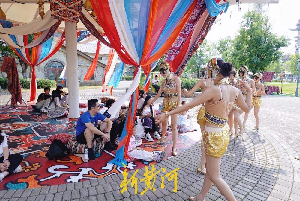 纱幔轻舞裙摆飞扬，泉城景区“好戏连台”迎国庆