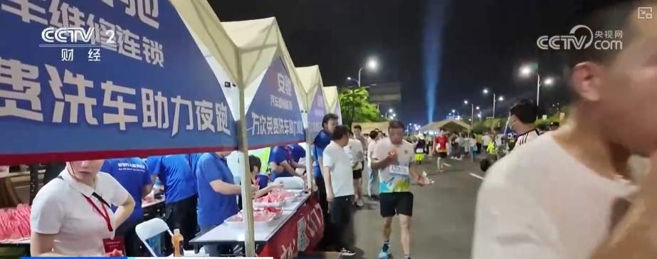 “八小时外”消费火热 夏日经济“夜动力”撬动消费“夜”态新引擎