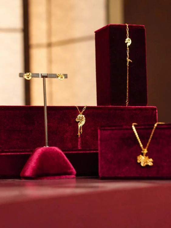 金喜对撞！周大生这场超级首饰发布让年轻人疯狂“上头”