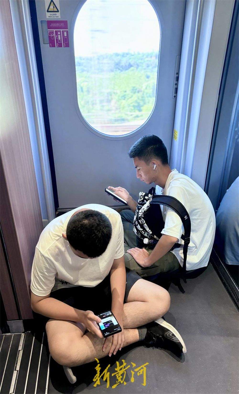 暑运持续升温，热门旅游线路高铁票紧俏