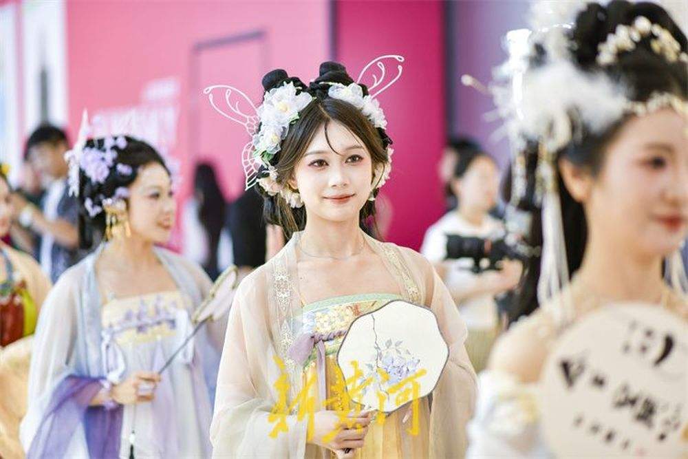 端午汉服巡游 感受国潮之美