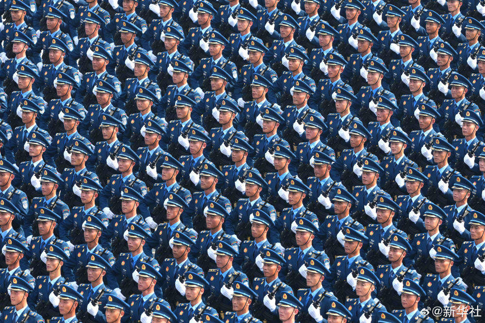 阅兵复制粘贴照来了