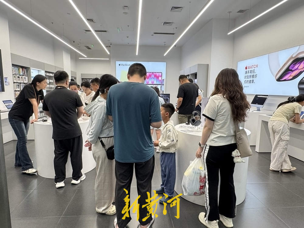 多品牌手机官宣降价，记者走访线下门店：iPhone 17 Pro线下优惠500元