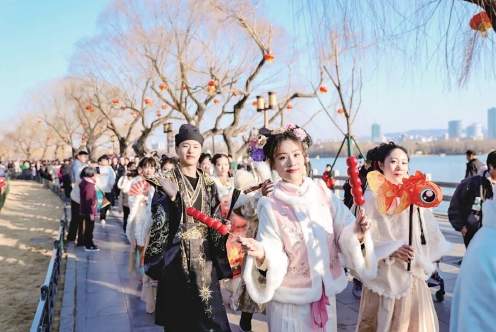 从传统灯会到城市IP，济南花灯点亮城市文旅“新夜态”