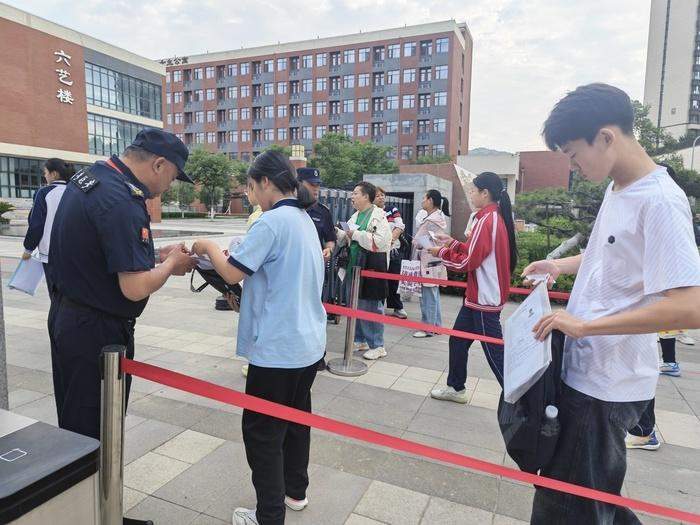 济南高中综合评价招生昨开考，10所试点学校计划招生1302人