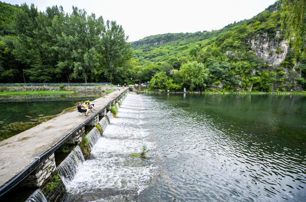 南部山区雨后水位上涨 锦阳川形成激流飞瀑
