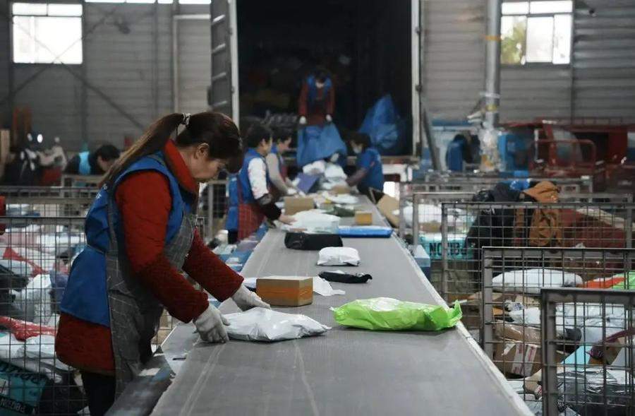 不打烊！多家快递公司陆续宣布春节“不停运”，部分增加收费