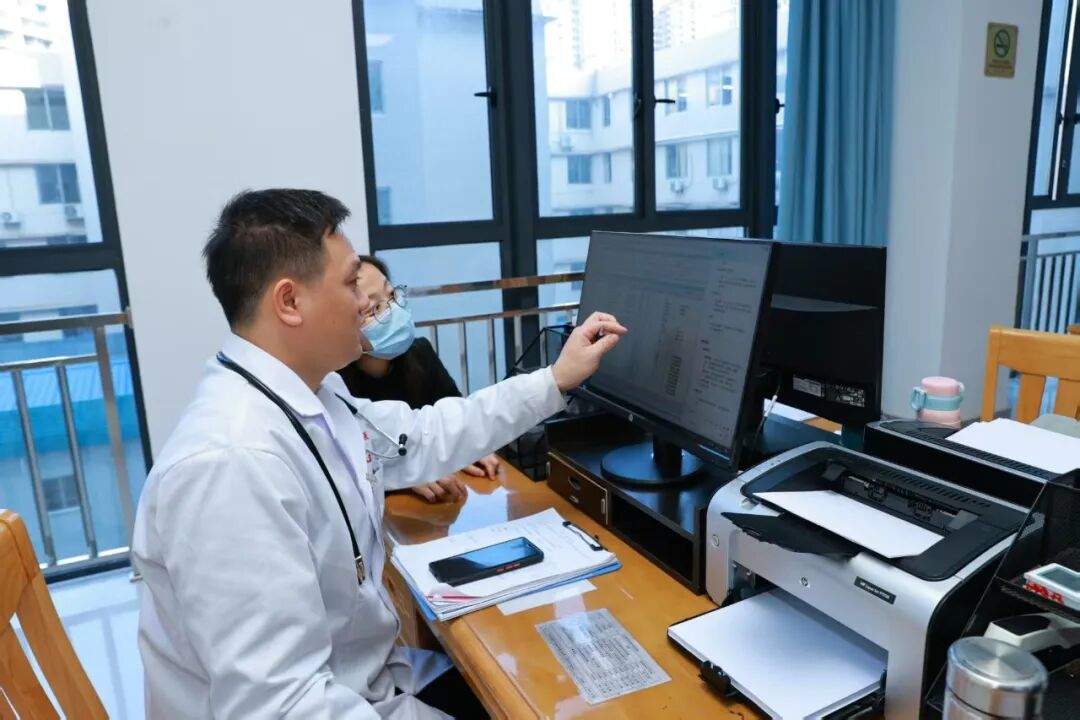 当AI跑进县城医院当“实习医生”，究竟是帮了大忙还是帮倒忙？