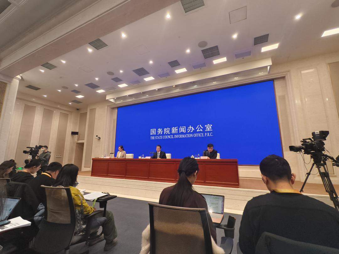 2025年我国工业增加值达41.7万亿元，新能源汽车产量突破1600万辆