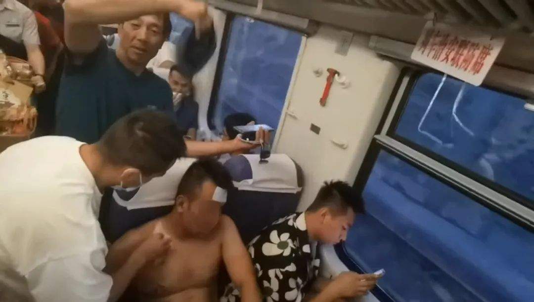 一趟火车，出差战士们3小时内2次救人